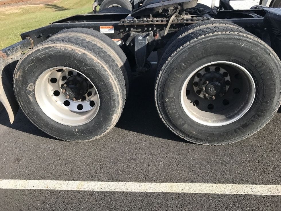 Day Cab Tractor-Heavy Duty Tractors-Freightliner-2019-T12664ST-Bensalem-PA-320,965\n\t\tmiles-$ 45,000 - Image 20