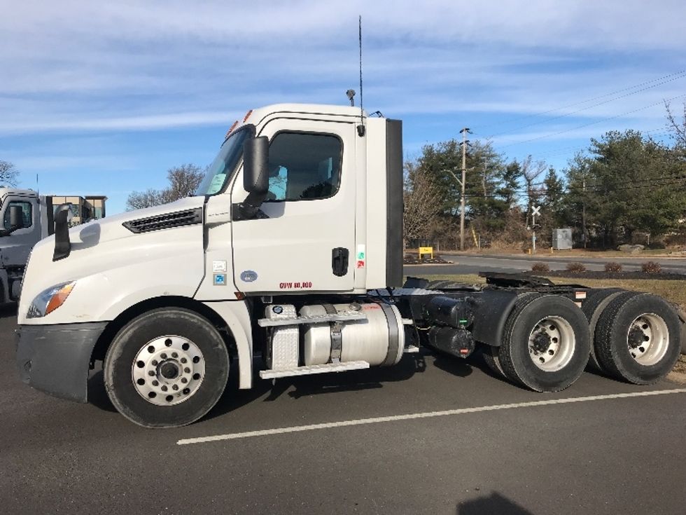 Day Cab Tractor-Heavy Duty Tractors-Freightliner-2019-T12664ST-Bensalem-PA-320,965\n\t\tmiles-$ 45,000 - Image 4