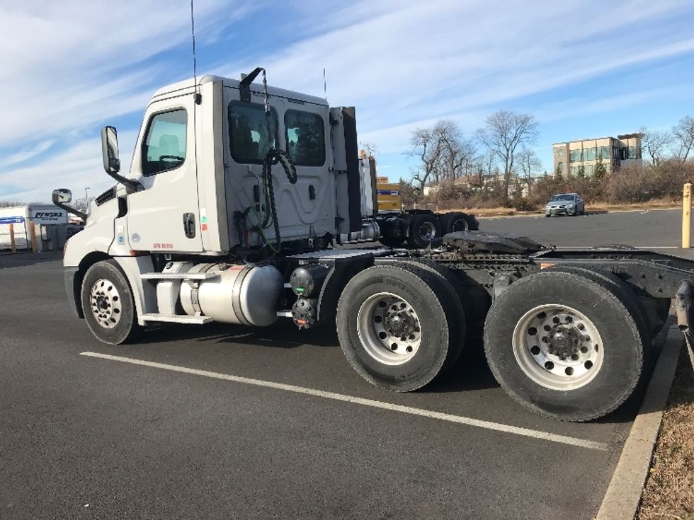 Day Cab Tractor-Heavy Duty Tractors-Freightliner-2019-T12664ST-Bensalem-PA-320,965\n\t\tmiles-$ 45,000 - Image 5
