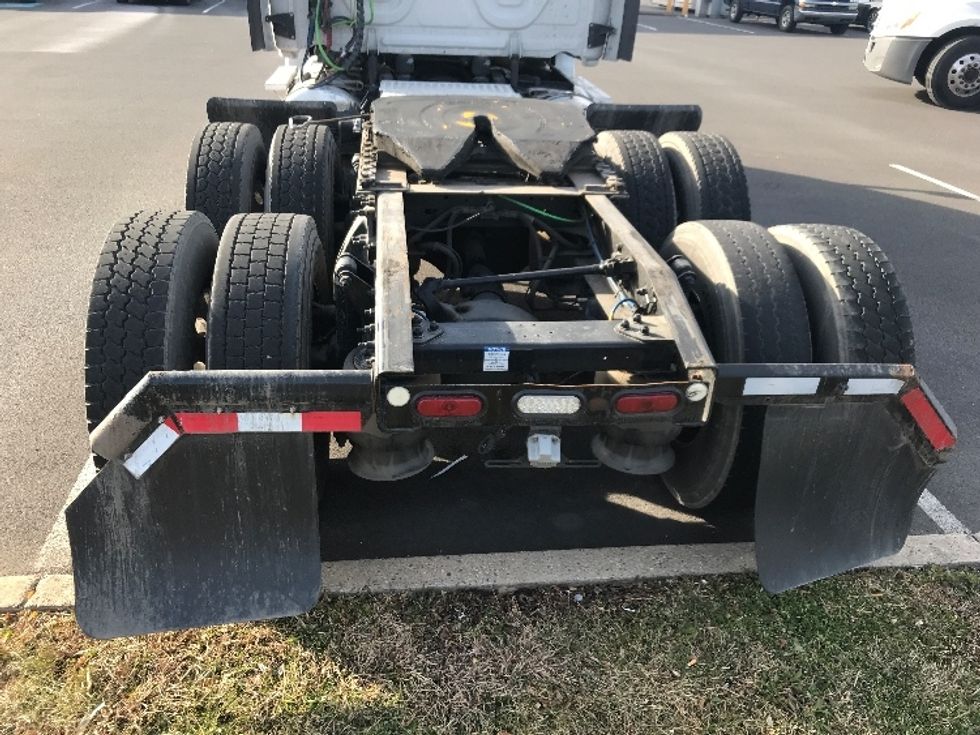 Day Cab Tractor-Heavy Duty Tractors-Freightliner-2019-T12664ST-Bensalem-PA-320,965\n\t\tmiles-$ 45,000 - Image 6