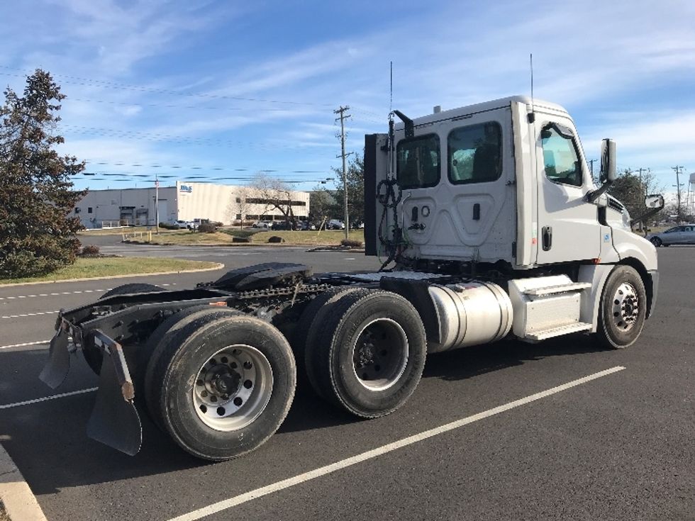 Day Cab Tractor-Heavy Duty Tractors-Freightliner-2019-T12664ST-Bensalem-PA-320,965\n\t\tmiles-$ 45,000 - Image 7