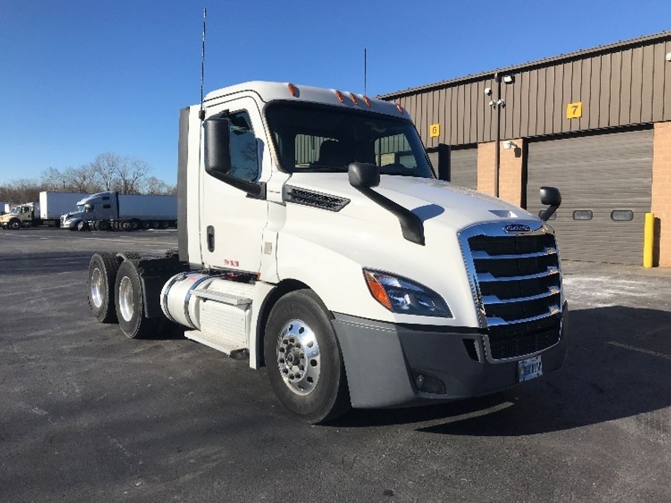 Day Cab Tractor-Heavy Duty Tractors-Freightliner-2019-T12664ST-Bensalem-PA-321,830\n\t\tmiles-$ 45,000 - Image 1