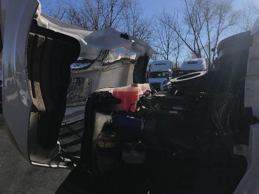 Day Cab Tractor-Heavy Duty Tractors-Freightliner-2019-T12664ST-Bensalem-PA-321,830\n\t\tmiles-$ 45,000 - Image 16