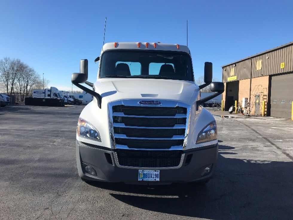 Day Cab Tractor-Heavy Duty Tractors-Freightliner-2019-T12664ST-Bensalem-PA-321,830\n\t\tmiles-$ 45,000 - Image 2