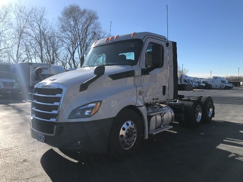 Day Cab Tractor-Heavy Duty Tractors-Freightliner-2019-T12664ST-Bensalem-PA-321,830\n\t\tmiles-$ 45,000 - Image 3