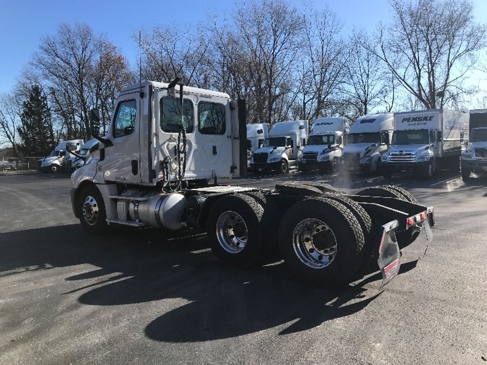 Day Cab Tractor-Heavy Duty Tractors-Freightliner-2019-T12664ST-Bensalem-PA-321,830\n\t\tmiles-$ 45,000 - Image 5