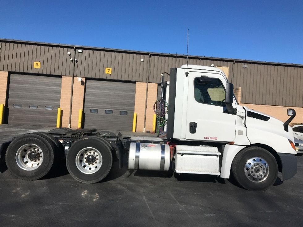 Day Cab Tractor-Heavy Duty Tractors-Freightliner-2019-T12664ST-Bensalem-PA-321,830\n\t\tmiles-$ 45,000 - Image 8