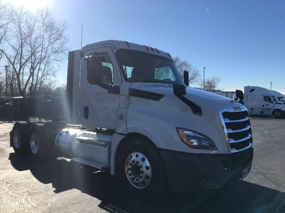 Day Cab Tractor-Heavy Duty Tractors-Freightliner-2019-T12664ST-Bensalem-PA-345,235\n\t\tmiles-$ 43,750 - Image 1