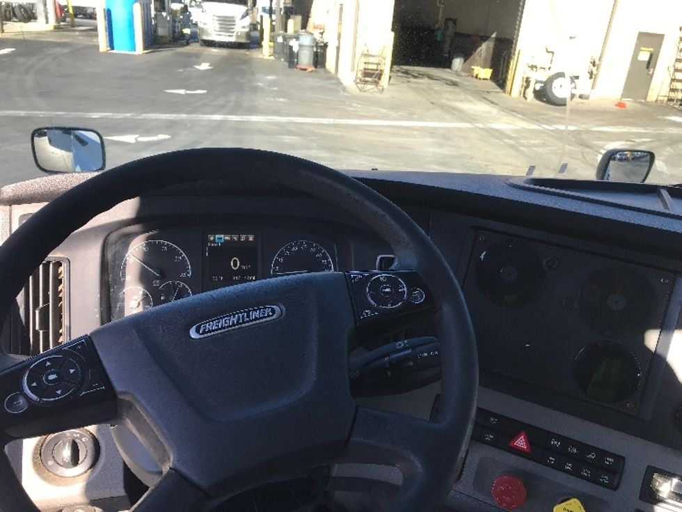 Day Cab Tractor-Heavy Duty Tractors-Freightliner-2019-T12664ST-Bensalem-PA-345,235\n\t\tmiles-$ 43,750 - Image 11
