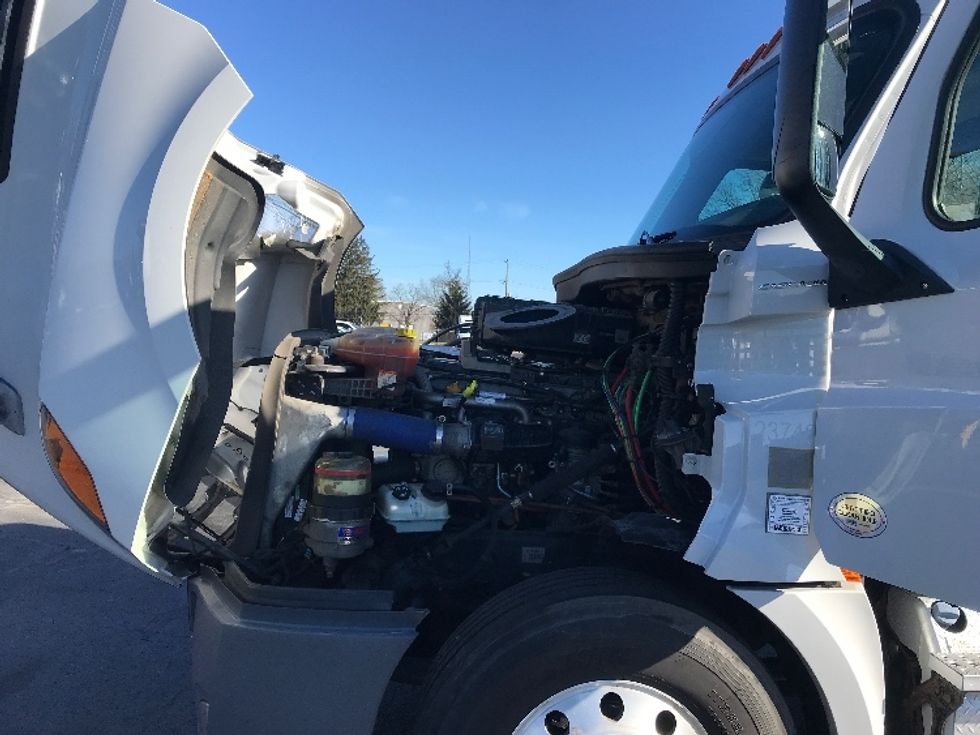 Day Cab Tractor-Heavy Duty Tractors-Freightliner-2019-T12664ST-Bensalem-PA-345,235\n\t\tmiles-$ 43,750 - Image 16