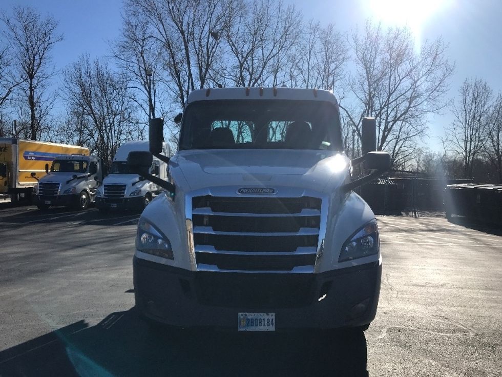 Day Cab Tractor-Heavy Duty Tractors-Freightliner-2019-T12664ST-Bensalem-PA-345,235\n\t\tmiles-$ 43,750 - Image 2