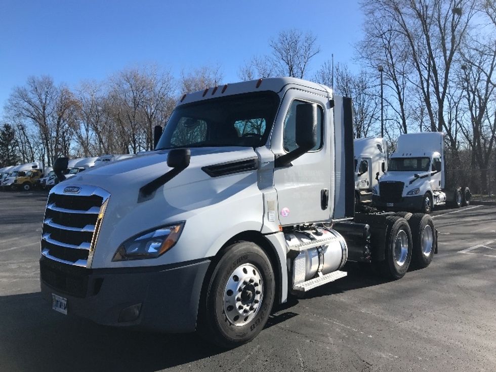 Day Cab Tractor-Heavy Duty Tractors-Freightliner-2019-T12664ST-Bensalem-PA-345,235\n\t\tmiles-$ 43,750 - Image 3