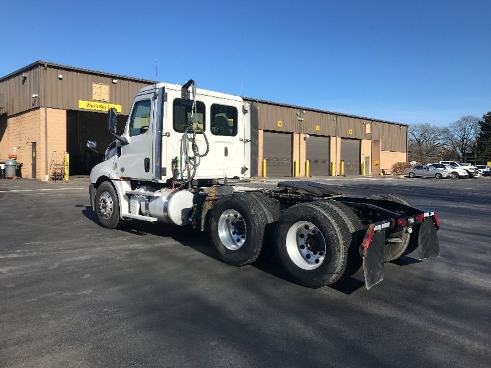 Day Cab Tractor-Heavy Duty Tractors-Freightliner-2019-T12664ST-Bensalem-PA-345,235\n\t\tmiles-$ 43,750 - Image 5