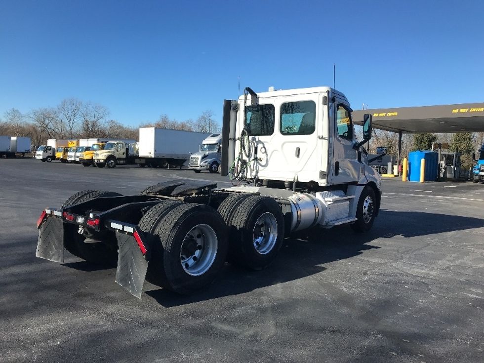 Day Cab Tractor-Heavy Duty Tractors-Freightliner-2019-T12664ST-Bensalem-PA-345,235\n\t\tmiles-$ 43,750 - Image 7