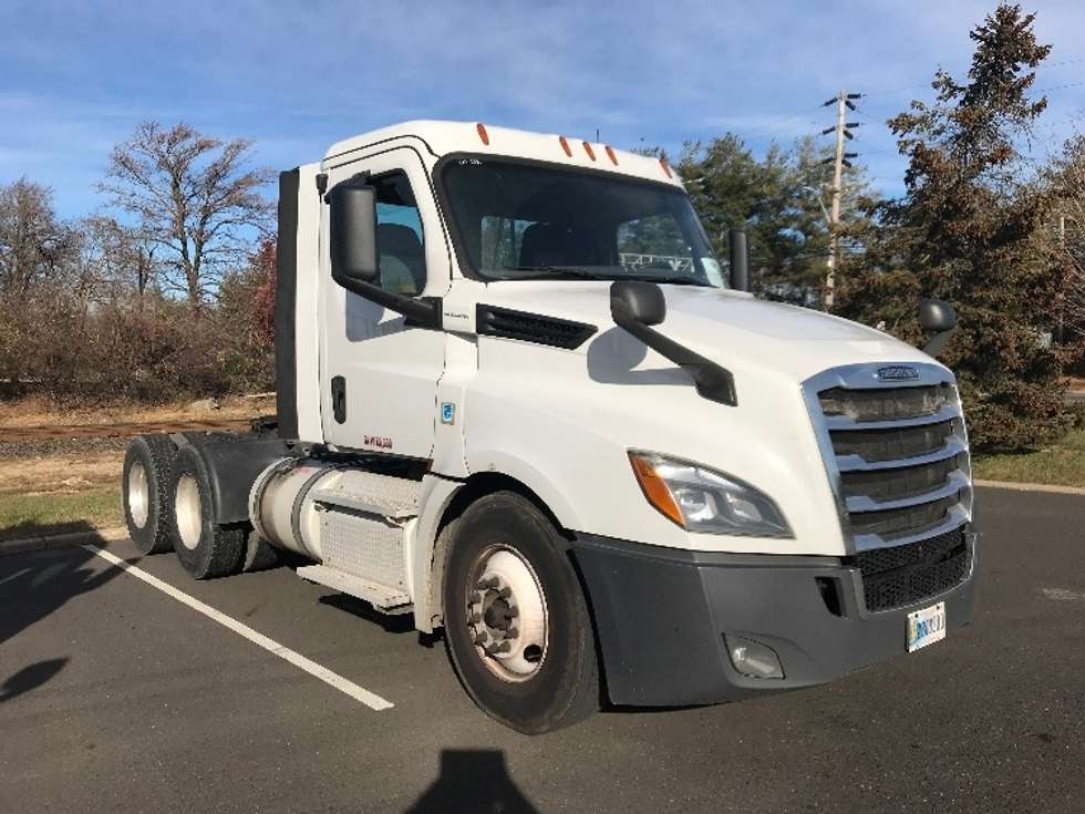 Day Cab Tractor-Heavy Duty Tractors-Freightliner-2019-T12664ST-Bensalem-PA-353,192
miles-$ 43,500