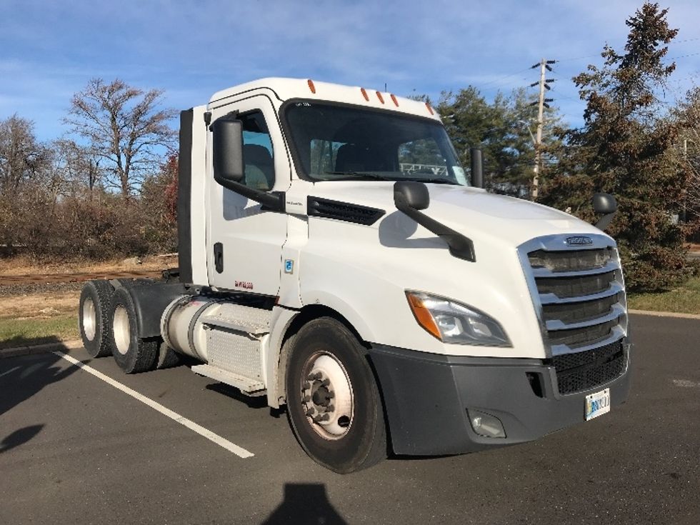 Day Cab Tractor-Heavy Duty Tractors-Freightliner-2019-T12664ST-Bensalem-PA-353,192\n\t\tmiles-$ 43,500 - Image 1