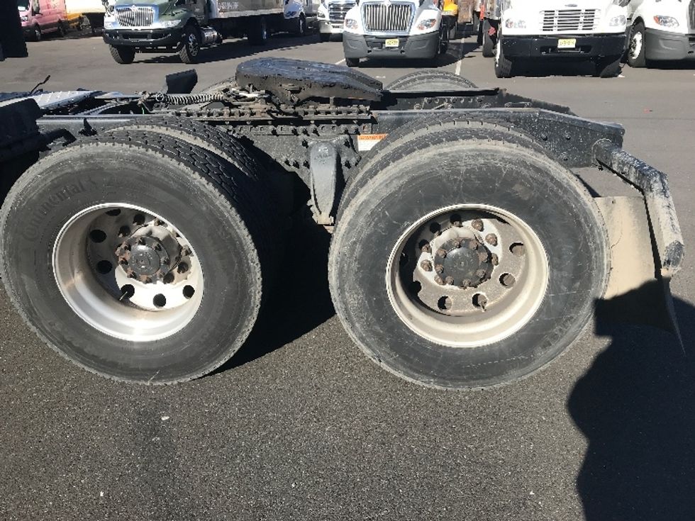 Day Cab Tractor-Heavy Duty Tractors-Freightliner-2019-T12664ST-Bensalem-PA-353,192\n\t\tmiles-$ 43,500 - Image 15