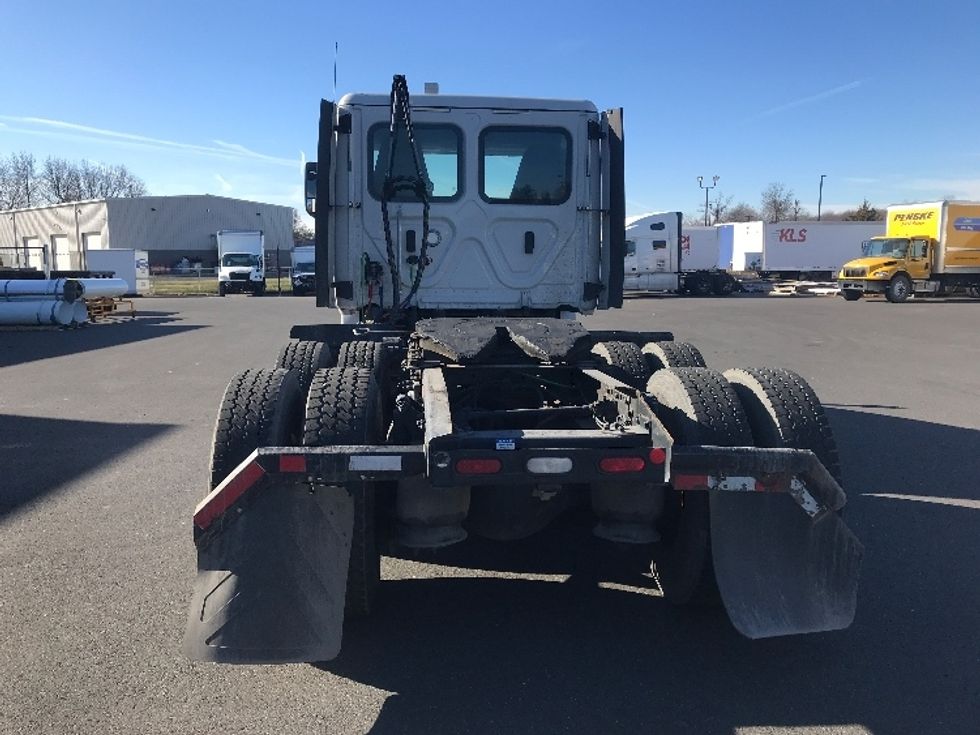 Day Cab Tractor-Heavy Duty Tractors-Freightliner-2019-T12664ST-Bensalem-PA-353,192\n\t\tmiles-$ 43,500 - Image 16