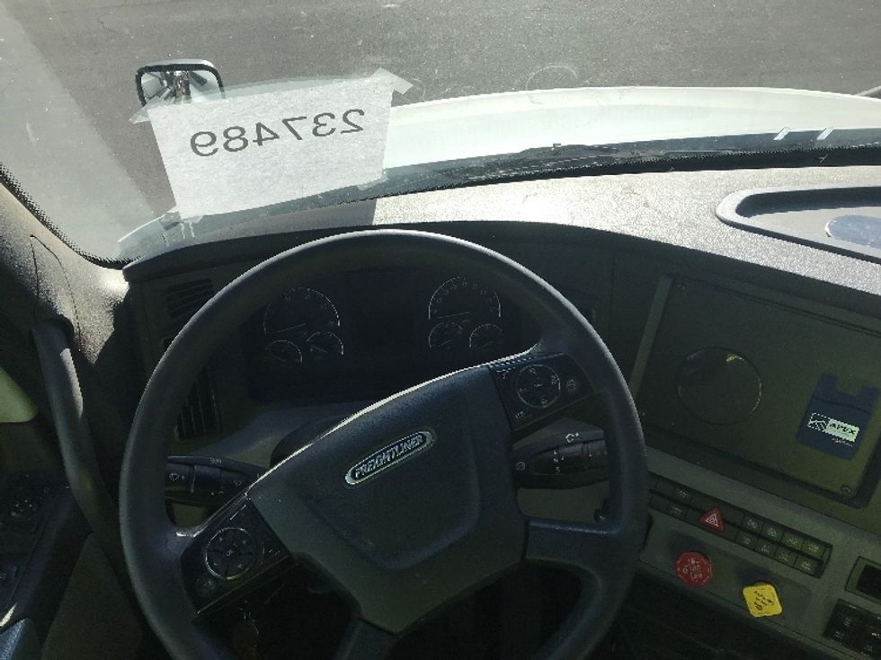 Day Cab Tractor-Heavy Duty Tractors-Freightliner-2019-T12664ST-Bensalem-PA-353,192\n\t\tmiles-$ 43,500 - Image 18