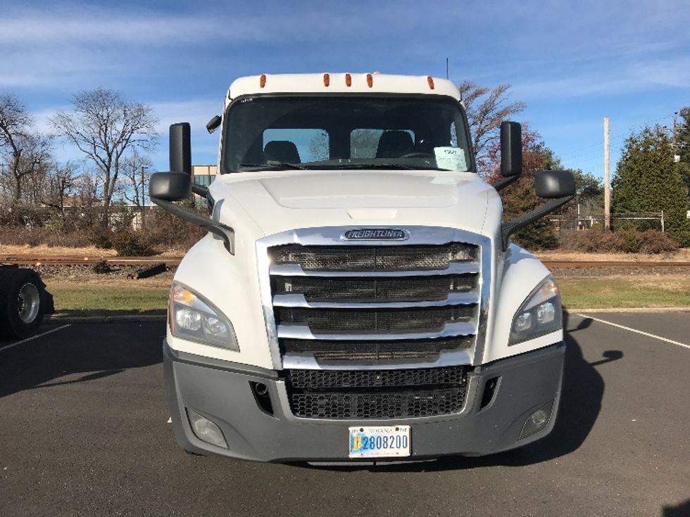 Day Cab Tractor-Heavy Duty Tractors-Freightliner-2019-T12664ST-Bensalem-PA-353,192\n\t\tmiles-$ 43,500 - Image 2