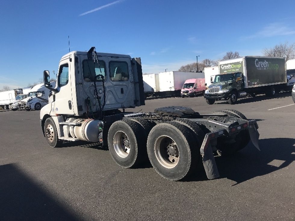 Day Cab Tractor-Heavy Duty Tractors-Freightliner-2019-T12664ST-Bensalem-PA-353,192\n\t\tmiles-$ 43,500 - Image 5
