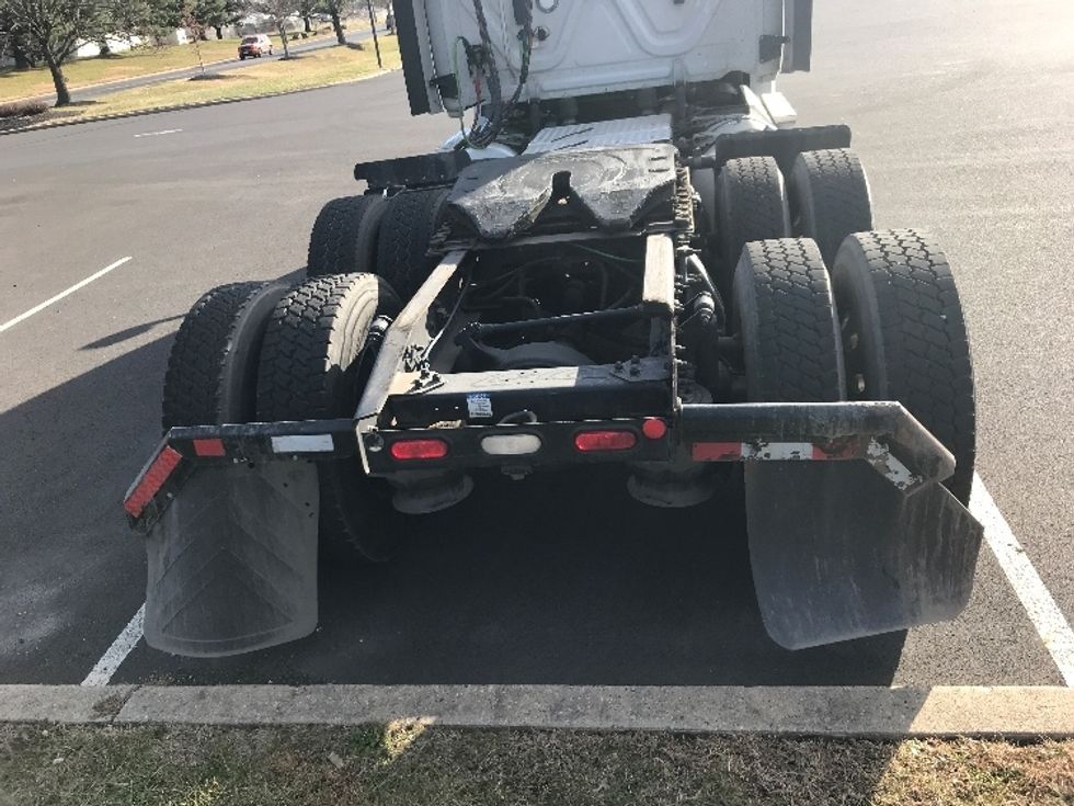 Day Cab Tractor-Heavy Duty Tractors-Freightliner-2019-T12664ST-Bensalem-PA-353,192\n\t\tmiles-$ 43,500 - Image 6