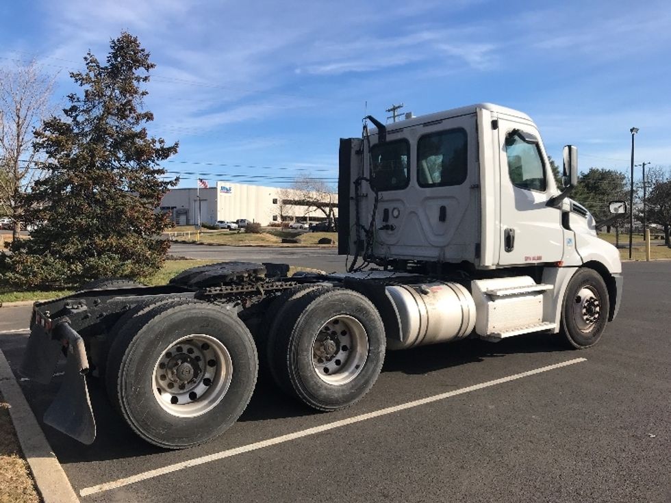 Day Cab Tractor-Heavy Duty Tractors-Freightliner-2019-T12664ST-Bensalem-PA-353,192\n\t\tmiles-$ 43,500 - Image 7