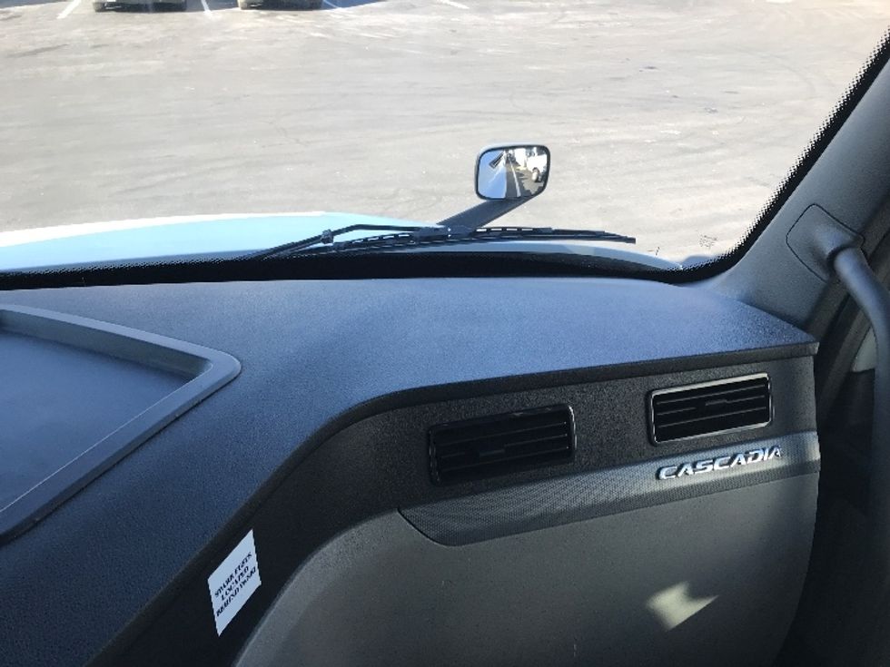 Day Cab Tractor-Heavy Duty Tractors-Freightliner-2019-T12664ST-Bensalem-PA-355,424\n\t\tmiles-$ 42,500 - Image 13