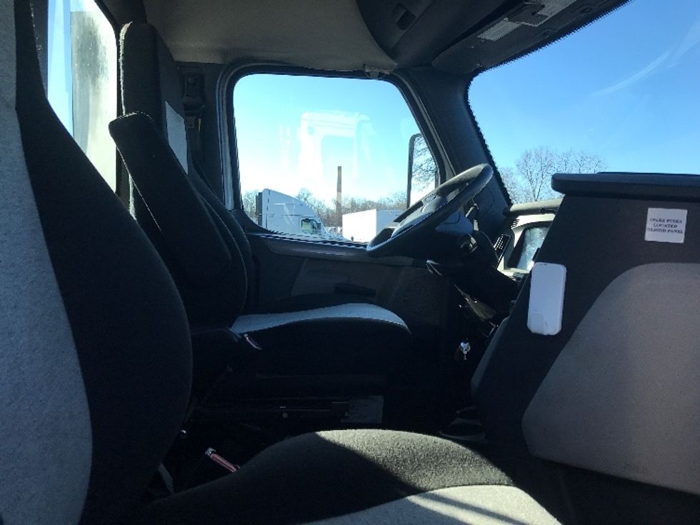 Day Cab Tractor-Heavy Duty Tractors-Freightliner-2019-T12664ST-Bensalem-PA-355,424\n\t\tmiles-$ 42,500 - Image 14