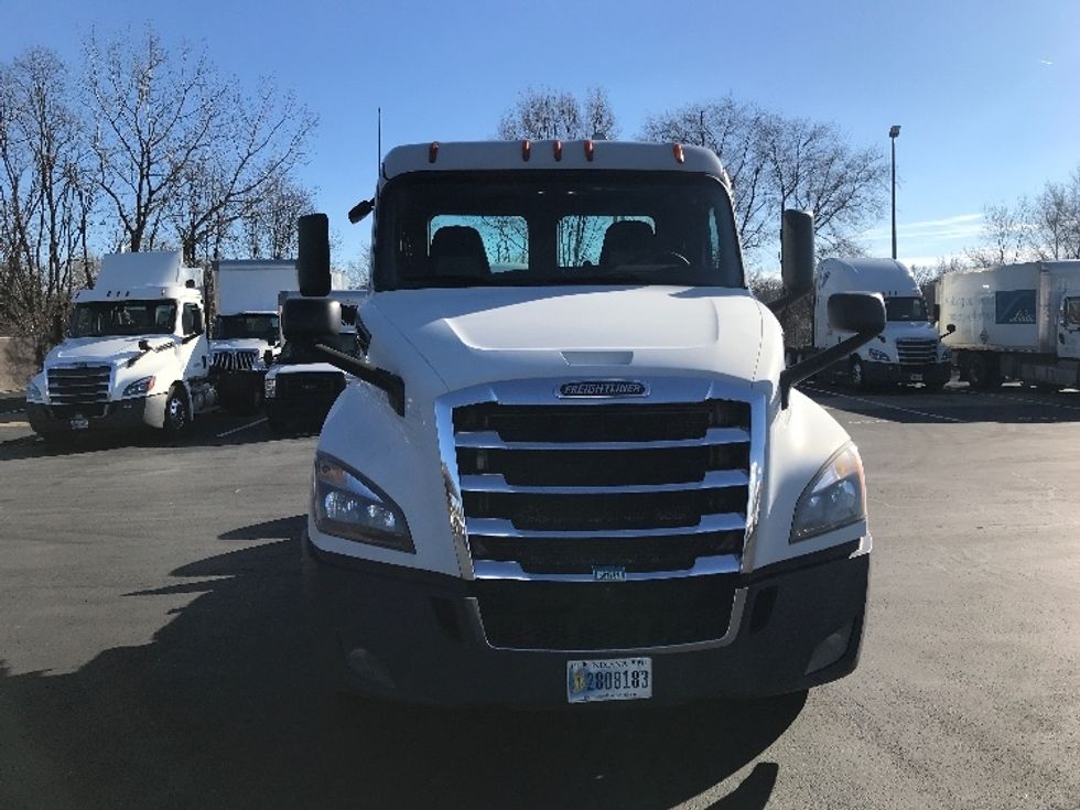 Day Cab Tractor-Heavy Duty Tractors-Freightliner-2019-T12664ST-Bensalem-PA-355,424\n\t\tmiles-$ 42,500 - Image 2