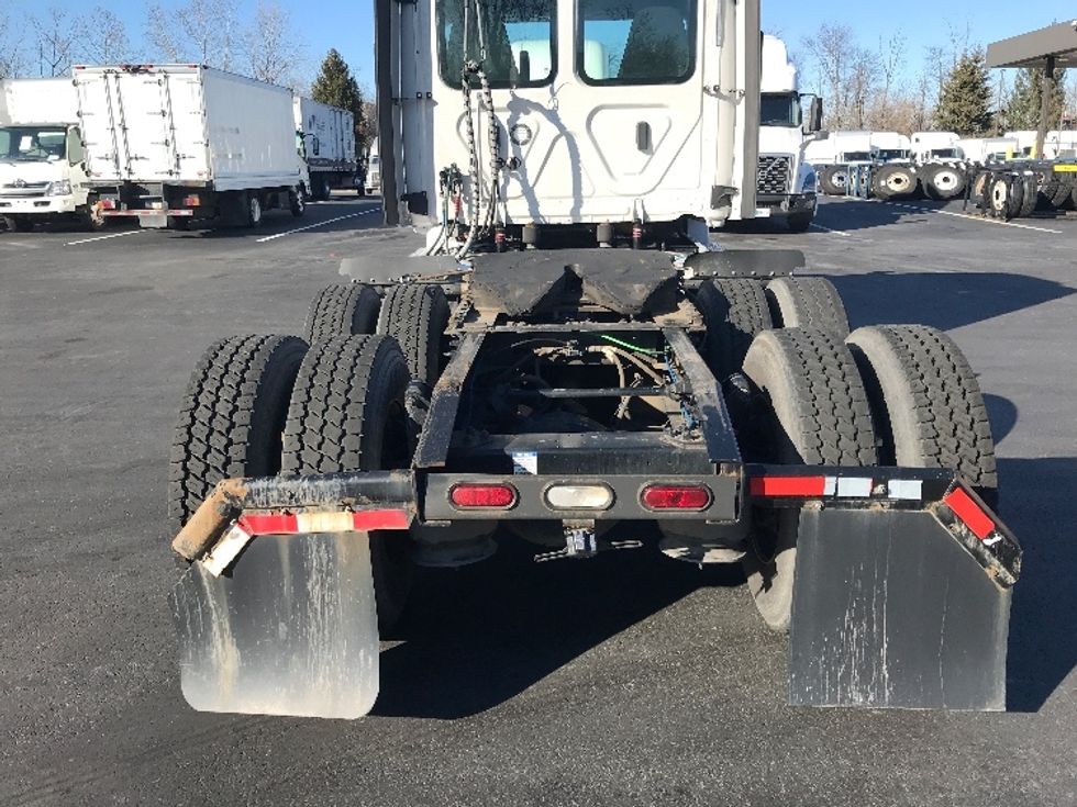 Day Cab Tractor-Heavy Duty Tractors-Freightliner-2019-T12664ST-Bensalem-PA-355,424\n\t\tmiles-$ 42,500 - Image 6