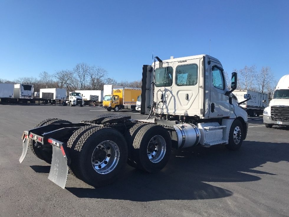 Day Cab Tractor-Heavy Duty Tractors-Freightliner-2019-T12664ST-Bensalem-PA-355,424\n\t\tmiles-$ 42,500 - Image 7