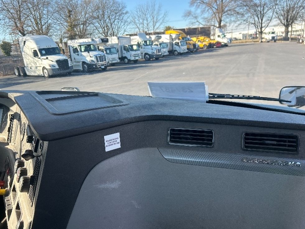 Day Cab Tractor-Heavy Duty Tractors-Freightliner-2019-T12664ST-Bensalem-PA-365,692\n\t\tmiles-$ 43,000 - Image 13