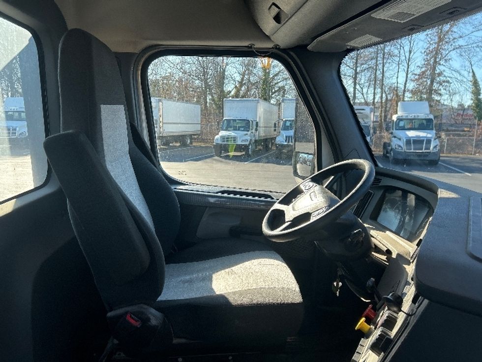 Day Cab Tractor-Heavy Duty Tractors-Freightliner-2019-T12664ST-Bensalem-PA-365,692\n\t\tmiles-$ 43,000 - Image 14
