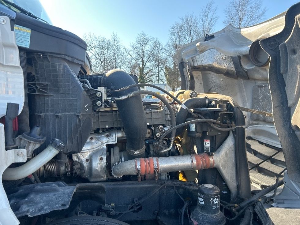 Day Cab Tractor-Heavy Duty Tractors-Freightliner-2019-T12664ST-Bensalem-PA-365,692\n\t\tmiles-$ 43,000 - Image 15