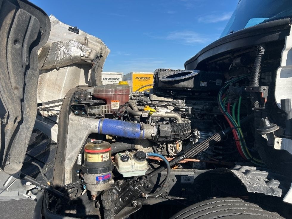 Day Cab Tractor-Heavy Duty Tractors-Freightliner-2019-T12664ST-Bensalem-PA-365,692\n\t\tmiles-$ 43,000 - Image 16