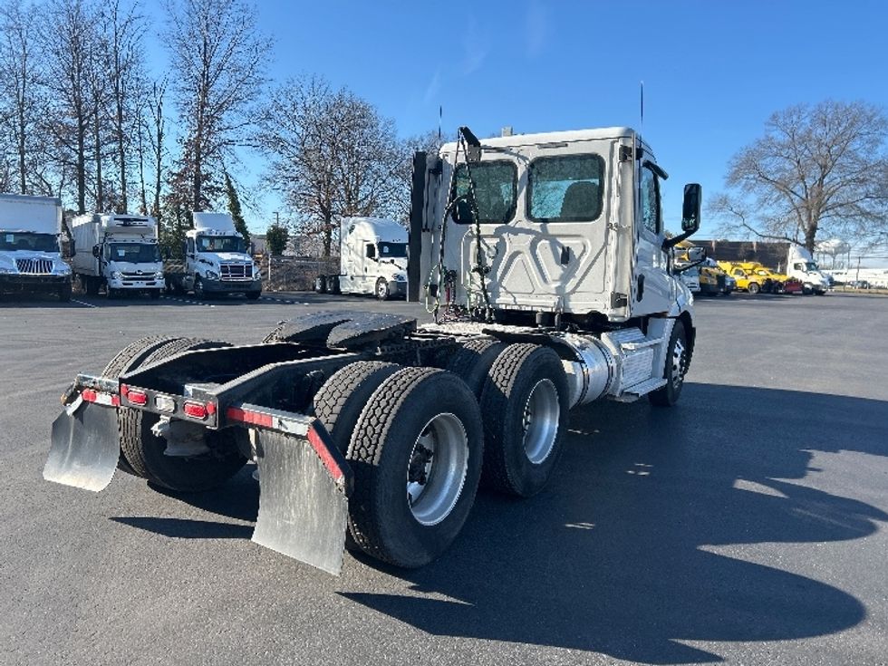 Day Cab Tractor-Heavy Duty Tractors-Freightliner-2019-T12664ST-Bensalem-PA-365,692\n\t\tmiles-$ 43,000 - Image 7
