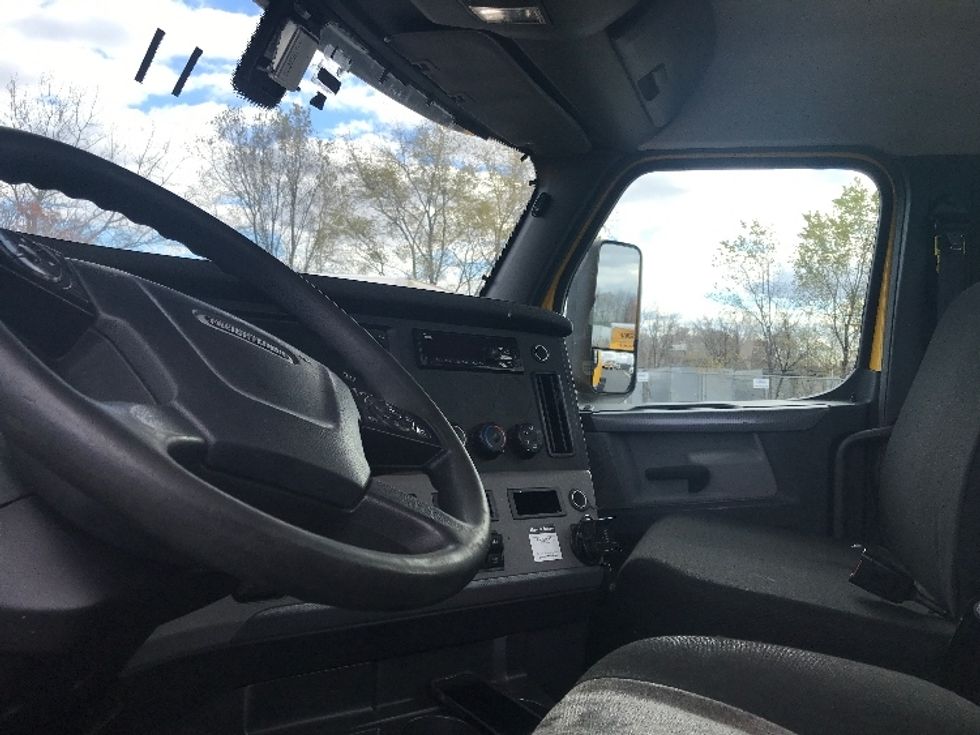 Day Cab Tractor-Heavy Duty Tractors-Freightliner-2019-T12664ST-Bensalem-PA-534,856\n\t\tmiles-$ 30,750 - Image 10