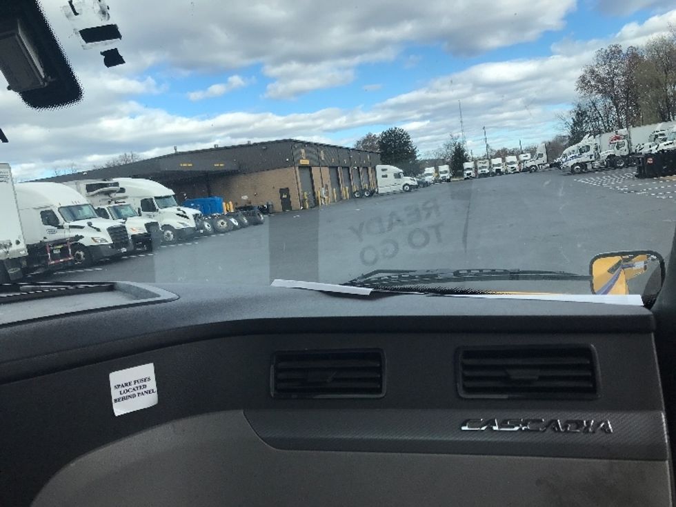 Day Cab Tractor-Heavy Duty Tractors-Freightliner-2019-T12664ST-Bensalem-PA-534,856\n\t\tmiles-$ 30,750 - Image 13