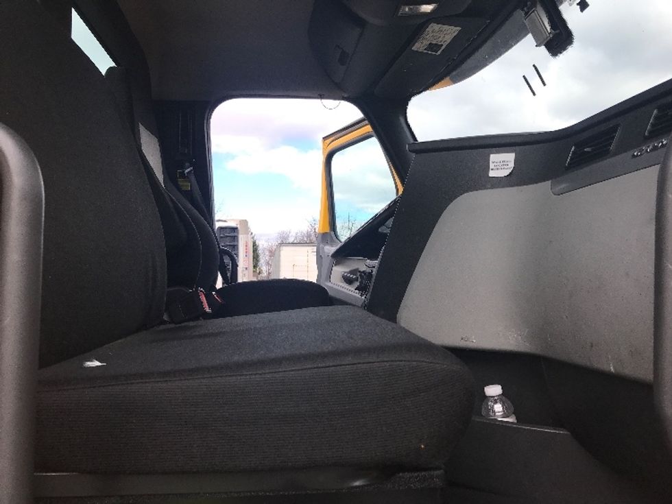 Day Cab Tractor-Heavy Duty Tractors-Freightliner-2019-T12664ST-Bensalem-PA-534,856\n\t\tmiles-$ 30,750 - Image 14