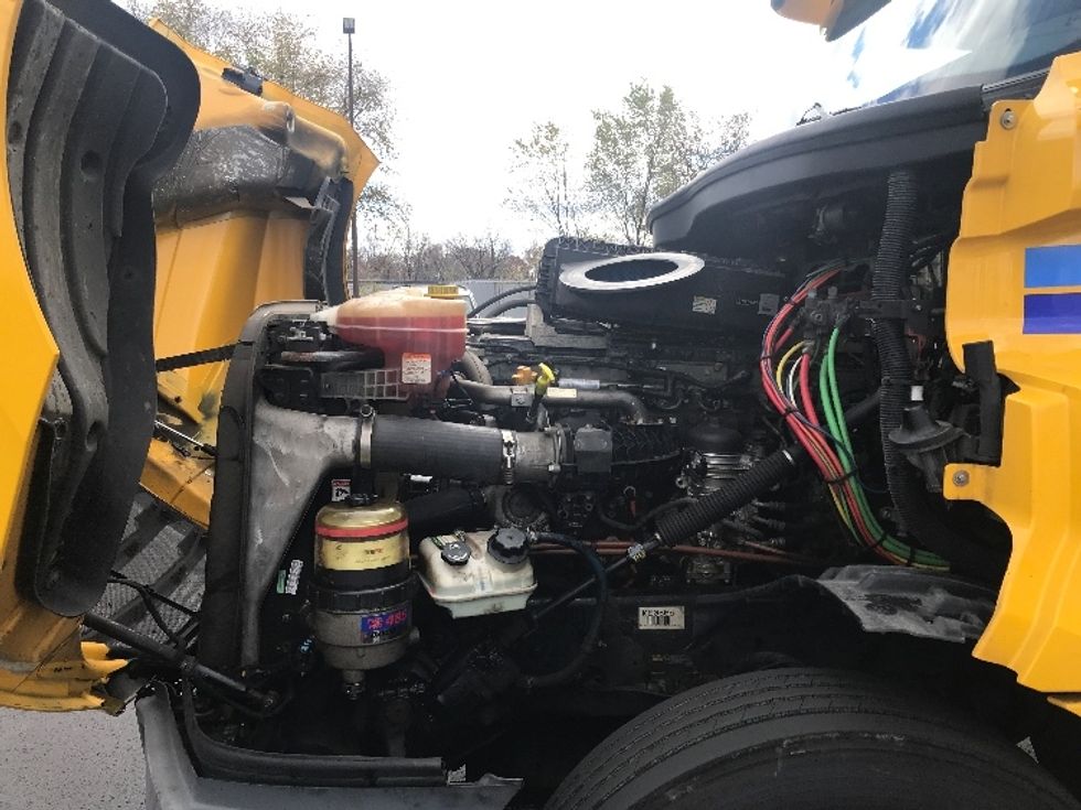 Day Cab Tractor-Heavy Duty Tractors-Freightliner-2019-T12664ST-Bensalem-PA-534,856\n\t\tmiles-$ 30,750 - Image 16