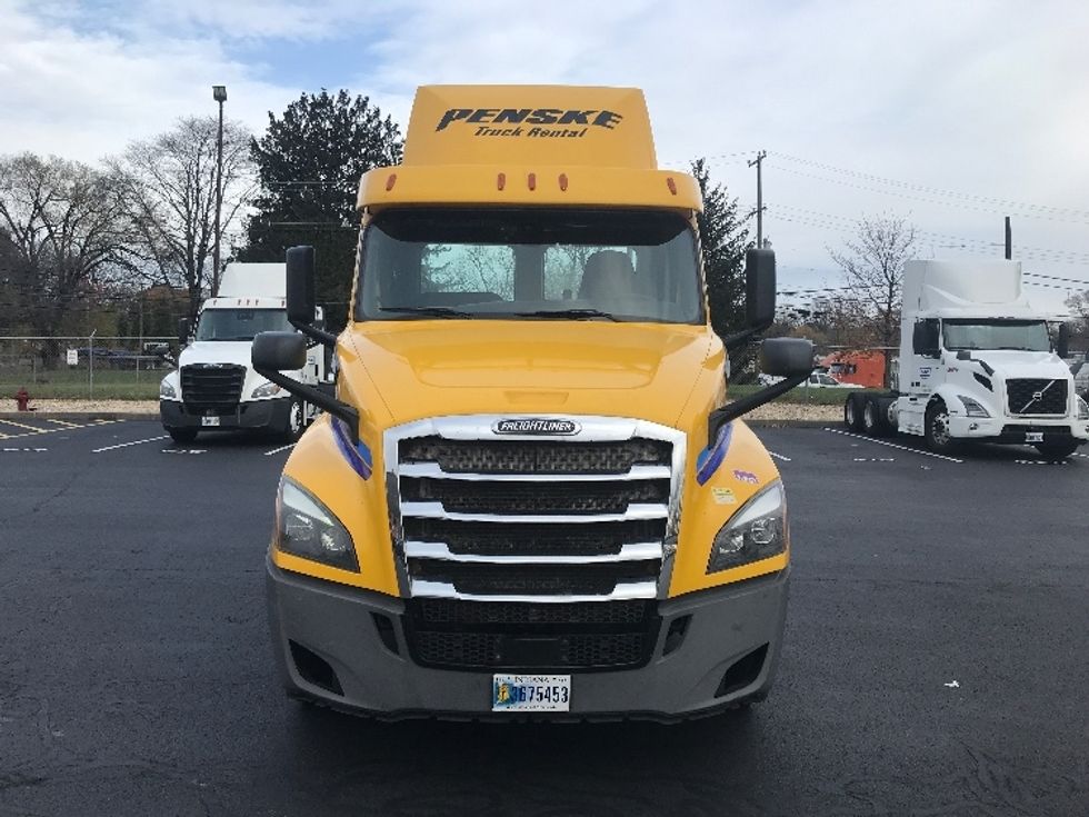 Day Cab Tractor-Heavy Duty Tractors-Freightliner-2019-T12664ST-Bensalem-PA-534,856\n\t\tmiles-$ 30,750 - Image 2