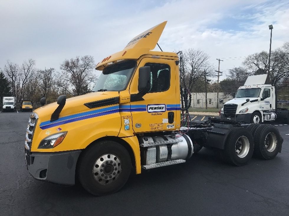 Day Cab Tractor-Heavy Duty Tractors-Freightliner-2019-T12664ST-Bensalem-PA-534,856\n\t\tmiles-$ 30,750 - Image 3
