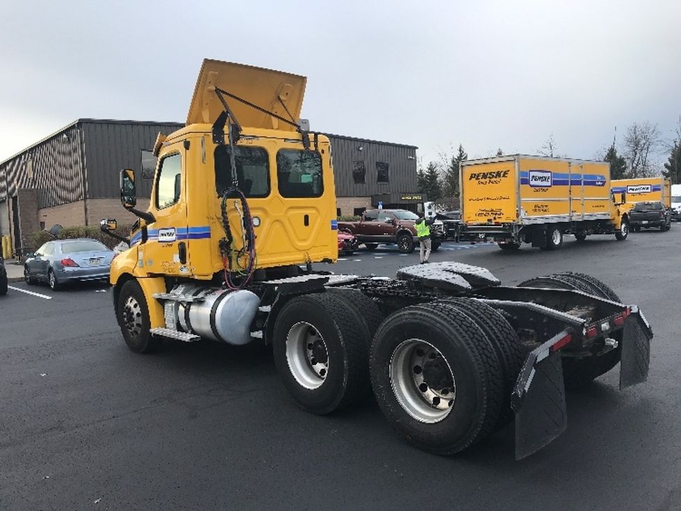 Day Cab Tractor-Heavy Duty Tractors-Freightliner-2019-T12664ST-Bensalem-PA-534,856\n\t\tmiles-$ 30,750 - Image 5