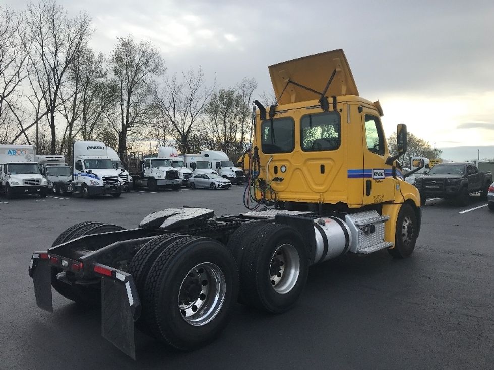 Day Cab Tractor-Heavy Duty Tractors-Freightliner-2019-T12664ST-Bensalem-PA-534,856\n\t\tmiles-$ 30,750 - Image 7