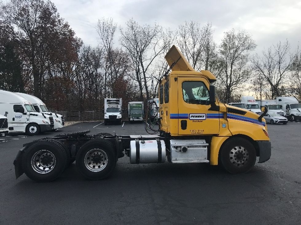 Day Cab Tractor-Heavy Duty Tractors-Freightliner-2019-T12664ST-Bensalem-PA-534,856\n\t\tmiles-$ 30,750 - Image 8