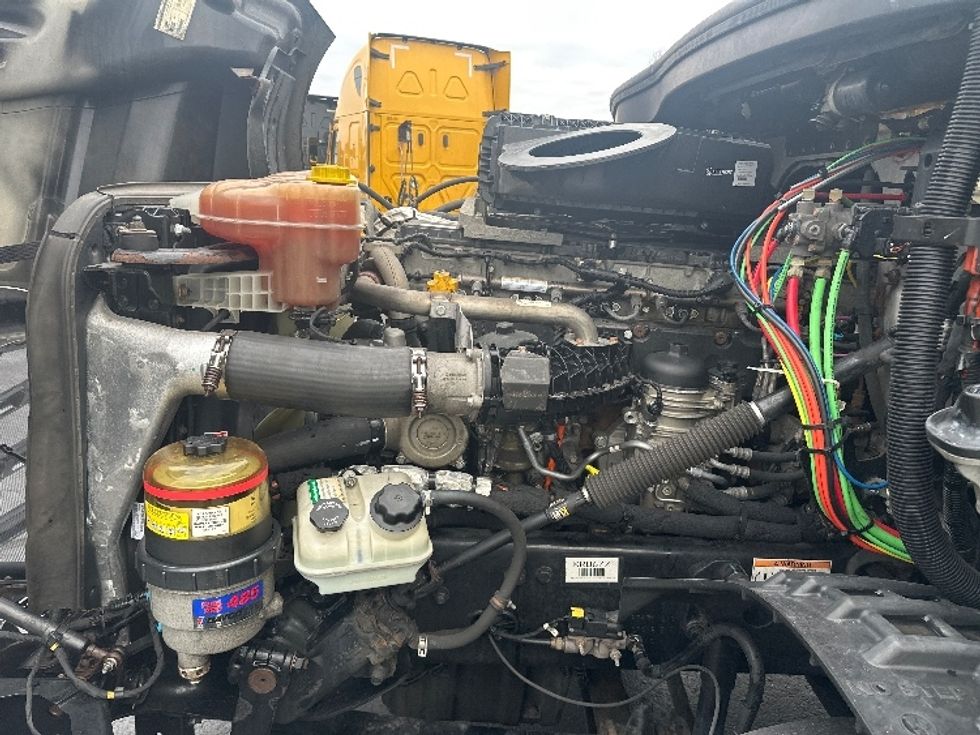 Day Cab Tractor-Heavy Duty Tractors-Freightliner-2019-T12664ST-Bethlehem-PA-392,192\n\t\tmiles-$ 37,250 - Image 16