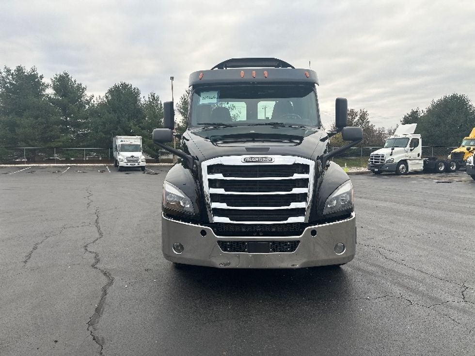 Day Cab Tractor-Heavy Duty Tractors-Freightliner-2019-T12664ST-Bethlehem-PA-392,192\n\t\tmiles-$ 37,250 - Image 2