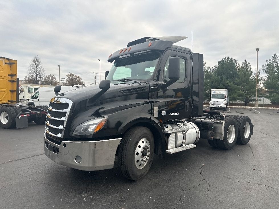Day Cab Tractor-Heavy Duty Tractors-Freightliner-2019-T12664ST-Bethlehem-PA-392,192\n\t\tmiles-$ 37,250 - Image 3