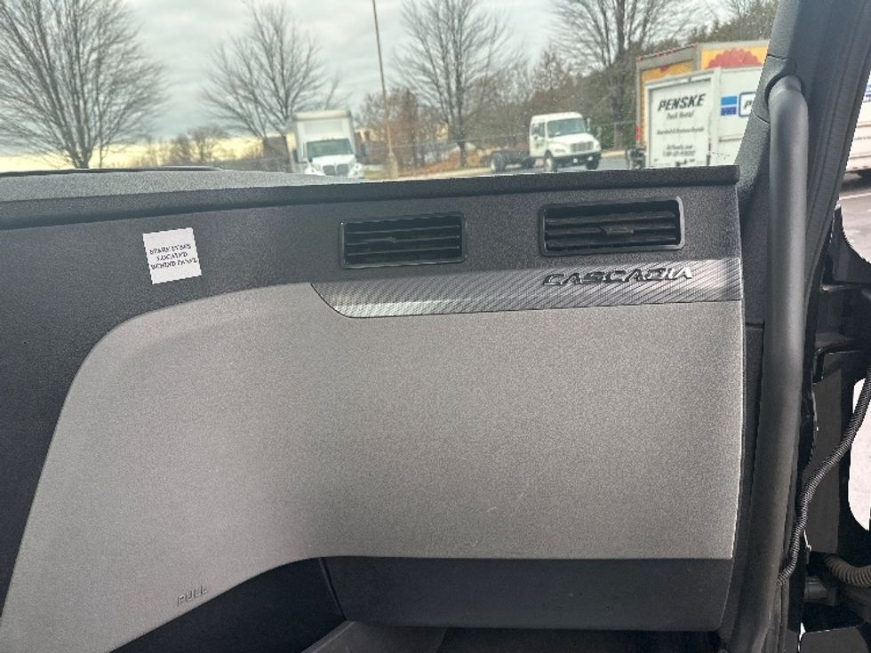 Day Cab Tractor-Heavy Duty Tractors-Freightliner-2019-T12664ST-Bethlehem-PA-395,122\n\t\tmiles-$ 35,500 - Image 13